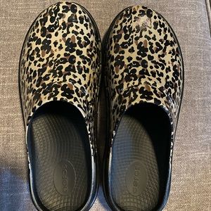 Oofos leopard print, women’s size 10 clogs. NWOT.